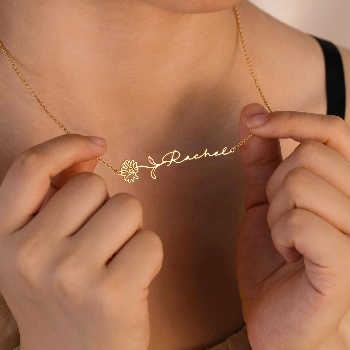 Haiyufly Custom Name Necklace  - Birth Flower Necklace のレビューと価格