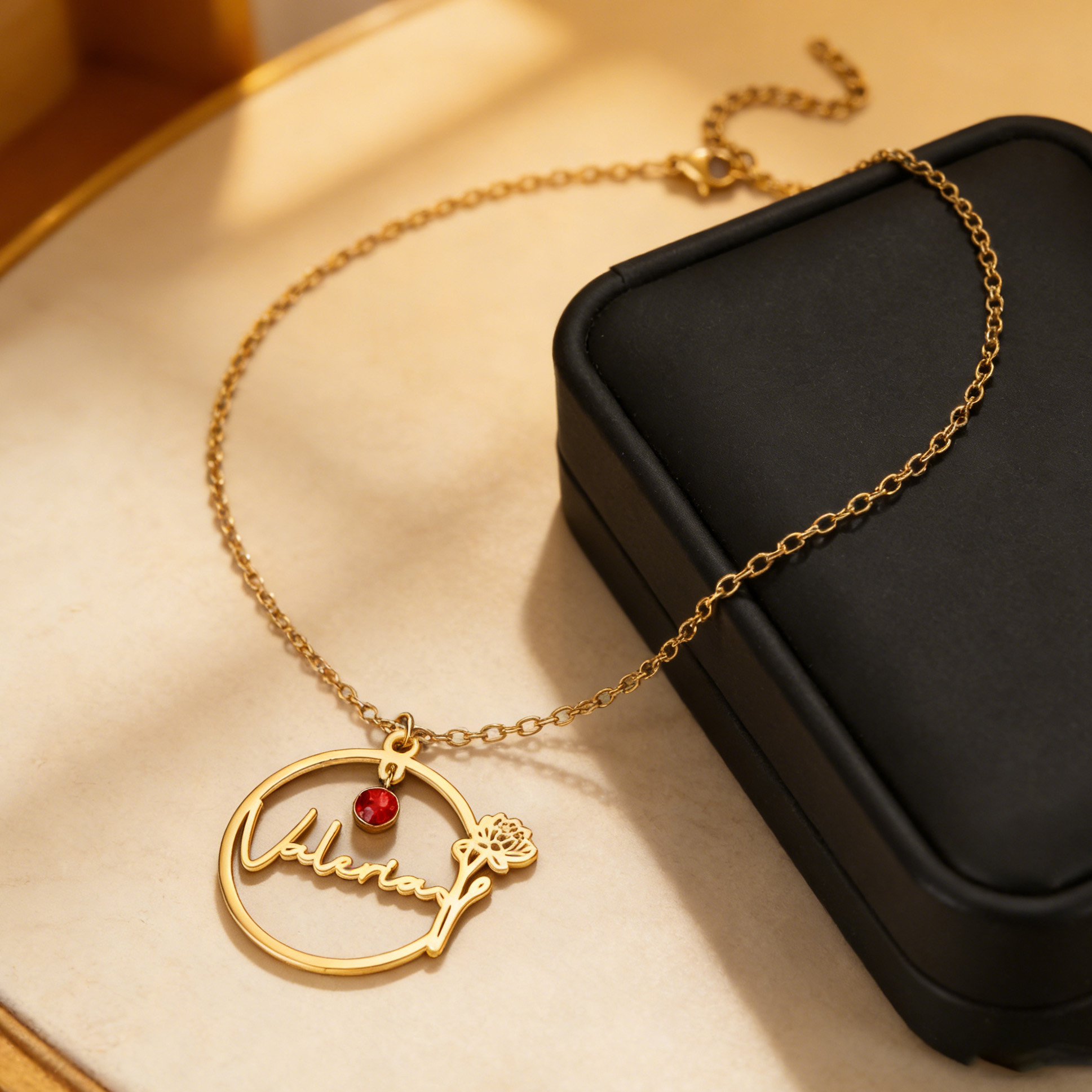 Haiyufly Custom Name Necklace  - Birth Flower Necklace のレビューと価格