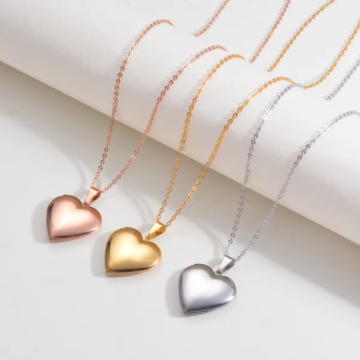 Custom Personalized Heart Birt - Birth Flower Necklace のレビューと価格