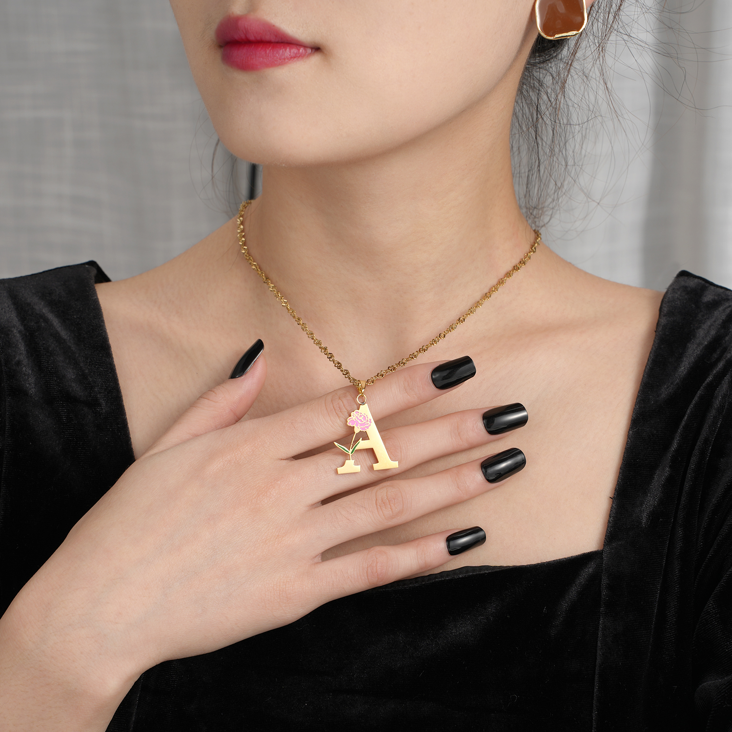 Custom Flower Initial Letter P - Birth Flower Necklace のレビューと価格