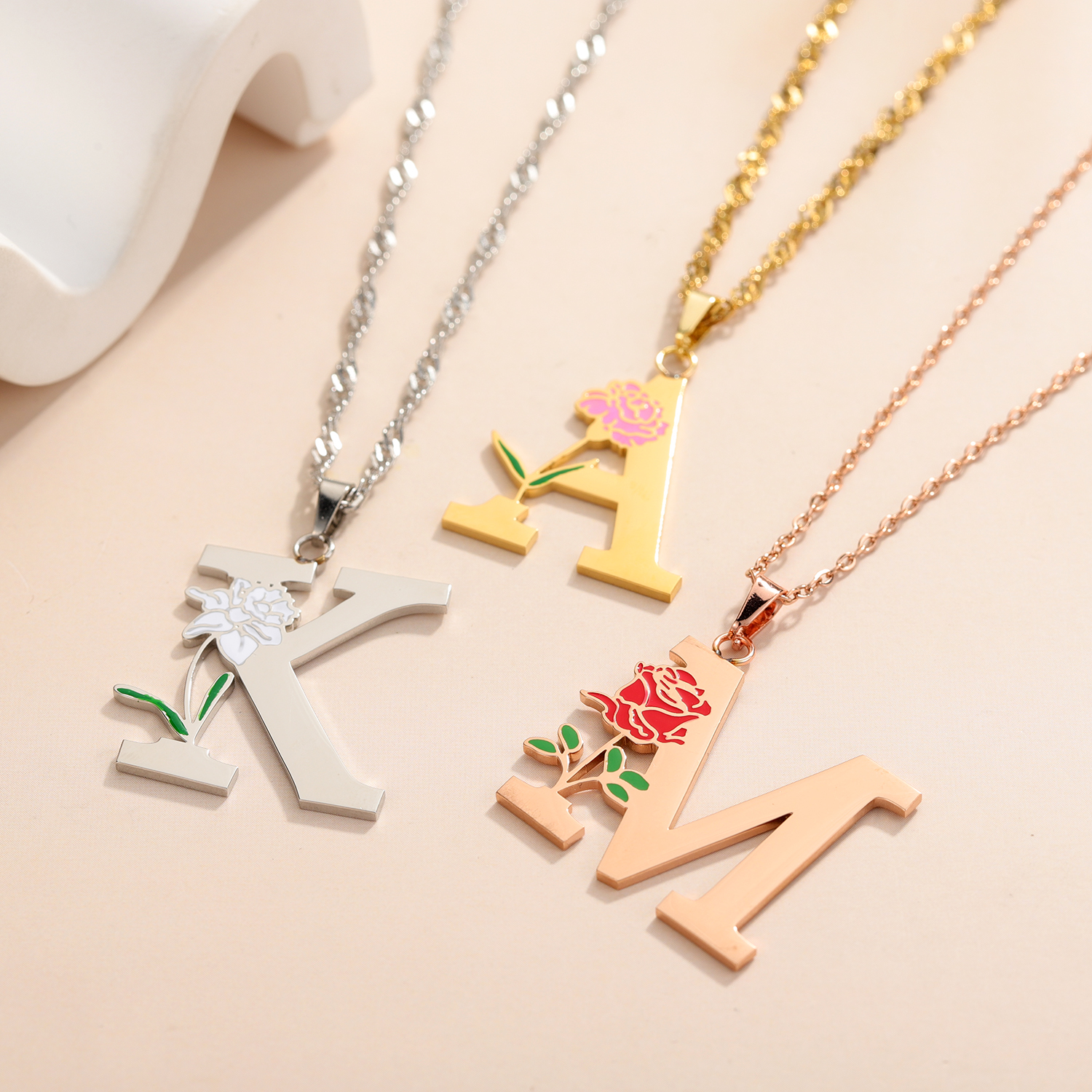Custom Flower Initial Letter P - Birth Flower Necklace のレビューと価格